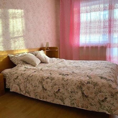 Spacious 3-Room Apartment & Parking Riga Esterno foto