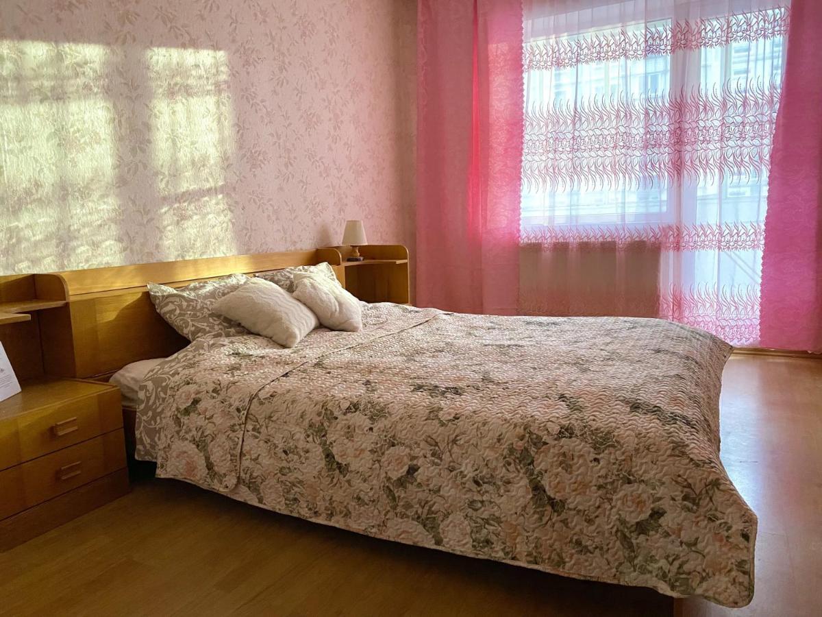 Spacious 3-Room Apartment & Parking Riga Esterno foto